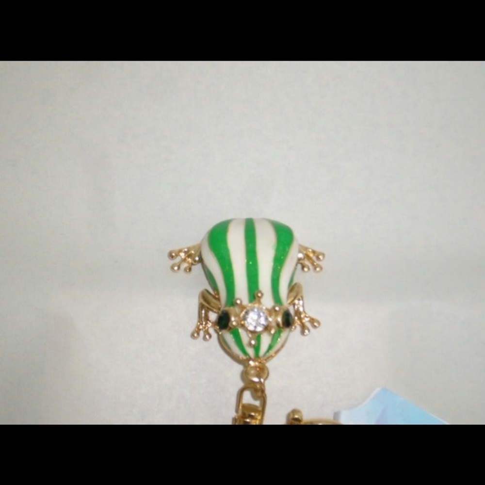 ♥️- Green & White Frog Prince Purse Charm - Picture 2 of 7